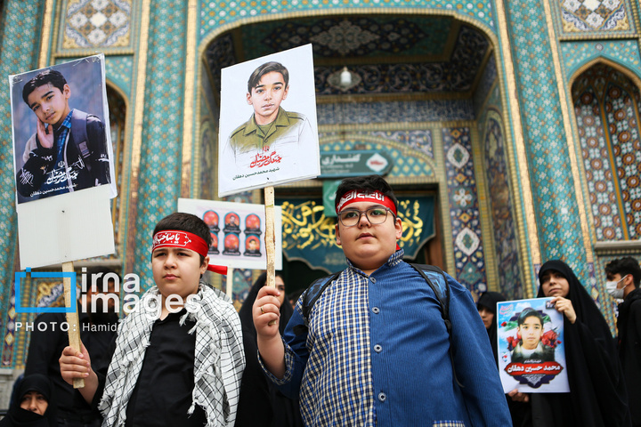 تشییع پیکر دانش‌آموز شهید در قم