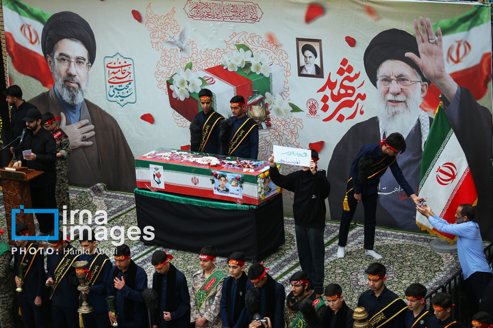 تشییع پیکر دانش‌آموز شهید در قم