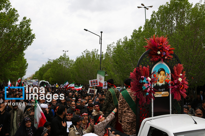 تشییع پیکر دانش‌آموز شهید در قم