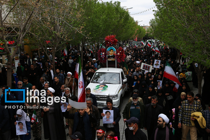 تشییع پیکر دانش‌آموز شهید در قم