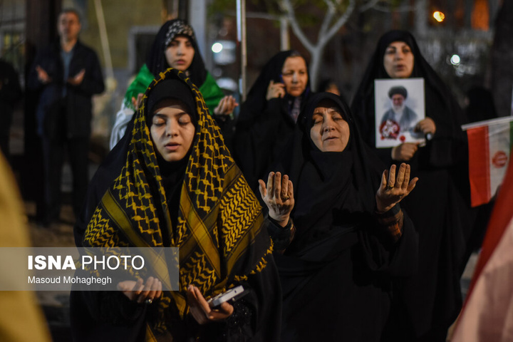 تجمع شبانه مردم در حمایت از مدافعان وطن - سمنان