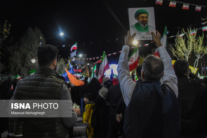 تجمع شبانه مردم در حمایت از مدافعان وطن - سمنان