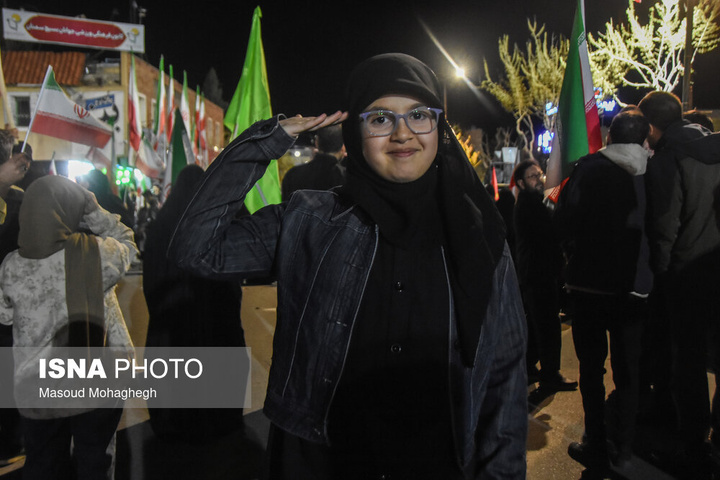 تجمع شبانه مردم در حمایت از مدافعان وطن - سمنان