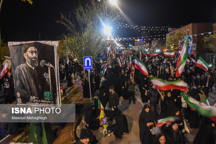 تجمع شبانه مردم در حمایت از مدافعان وطن - سمنان