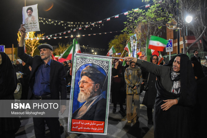 تجمع شبانه مردم در حمایت از مدافعان وطن - سمنان