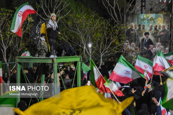 تجمع شبانه مردم در حمایت از مدافعان وطن - سمنان