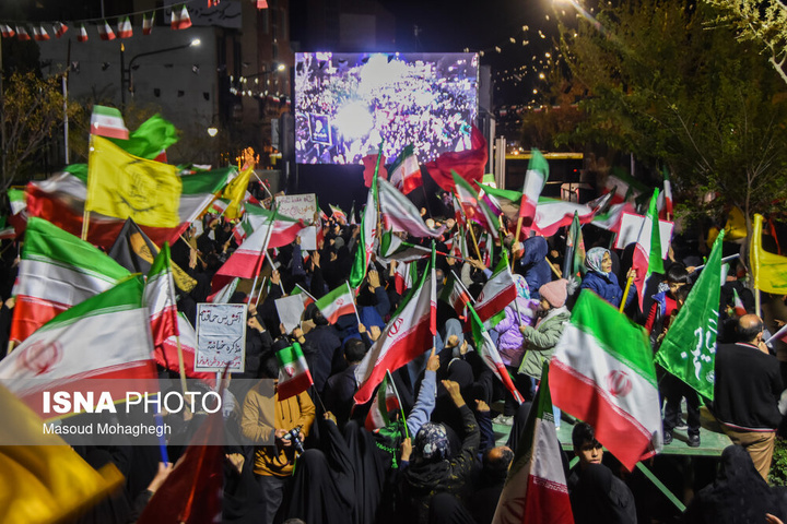 تجمع شبانه مردم در حمایت از مدافعان وطن - سمنان