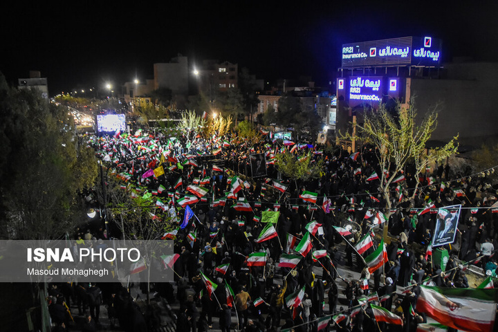 تجمع شبانه مردم در حمایت از مدافعان وطن - سمنان