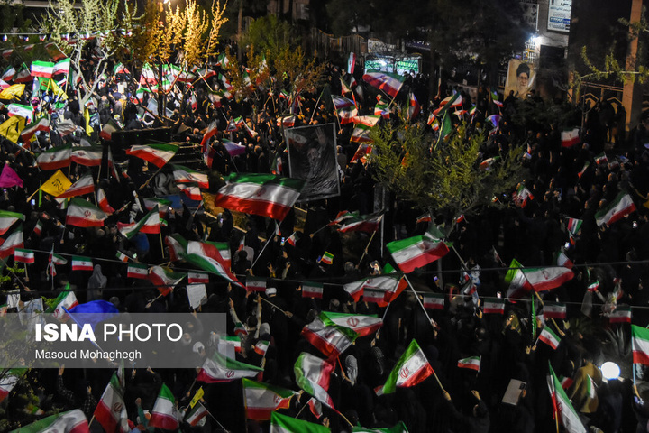 تجمع شبانه مردم در حمایت از مدافعان وطن - سمنان