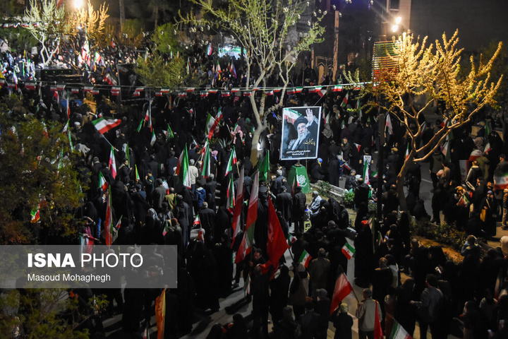 تجمع شبانه مردم در حمایت از مدافعان وطن - سمنان