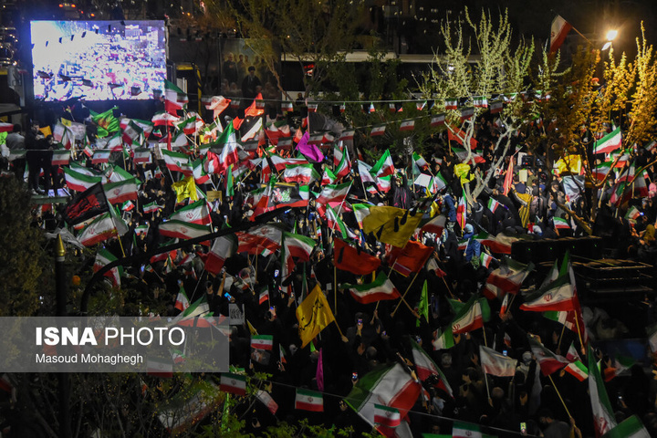 تجمع شبانه مردم در حمایت از مدافعان وطن - سمنان