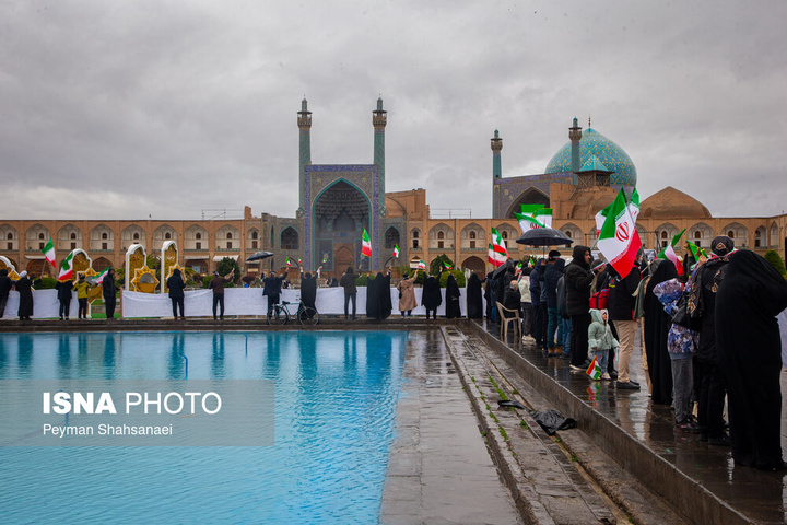 زنجیره انسانی در محکومیت حمله آمریکایی صهیونی به آثار تاریخی - اصفهان