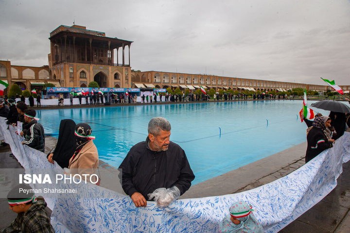 زنجیره انسانی در محکومیت حمله آمریکایی صهیونی به آثار تاریخی - اصفهان