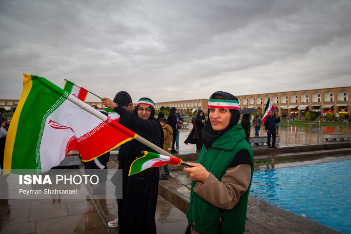 زنجیره انسانی در محکومیت حمله آمریکایی صهیونی به آثار تاریخی - اصفهان