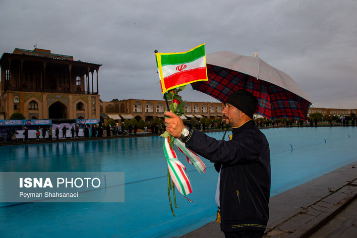 زنجیره انسانی در محکومیت حمله آمریکایی صهیونی به آثار تاریخی - اصفهان