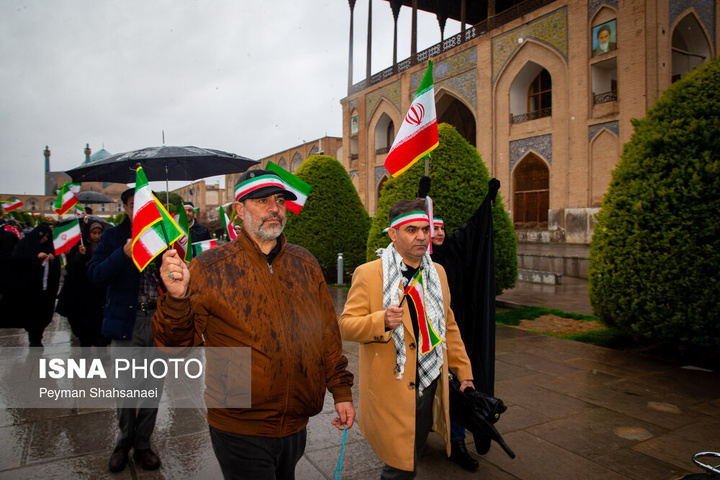زنجیره انسانی در محکومیت حمله آمریکایی صهیونی به آثار تاریخی - اصفهان
