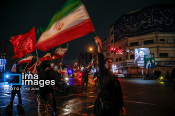 سوگواری برای رهبر شهید و بیعت با رهبر جدید در چهار راه ولی عصر (عج)