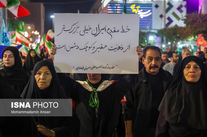 تجمع شبانه مردم در حمایت از مدافعان وطن - آبادان