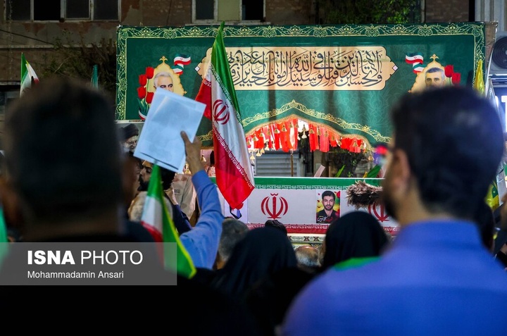 تجمع شبانه مردم در حمایت از مدافعان وطن - آبادان