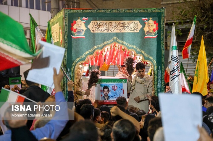 تجمع شبانه مردم در حمایت از مدافعان وطن - آبادان