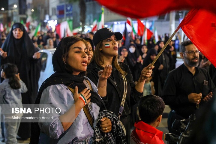 تجمع شبانه مردم در حمایت از مدافعان وطن - آبادان