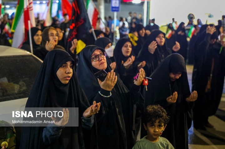 تجمع شبانه مردم در حمایت از مدافعان وطن - آبادان