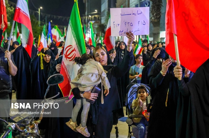 تجمع شبانه مردم در حمایت از مدافعان وطن - آبادان