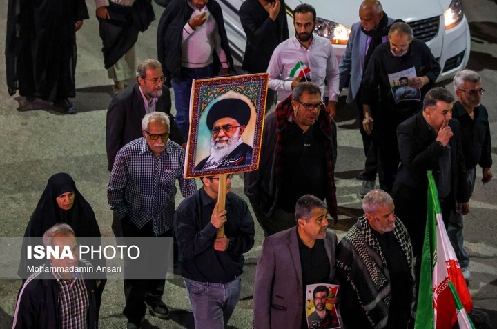 تجمع شبانه مردم در حمایت از مدافعان وطن - آبادان