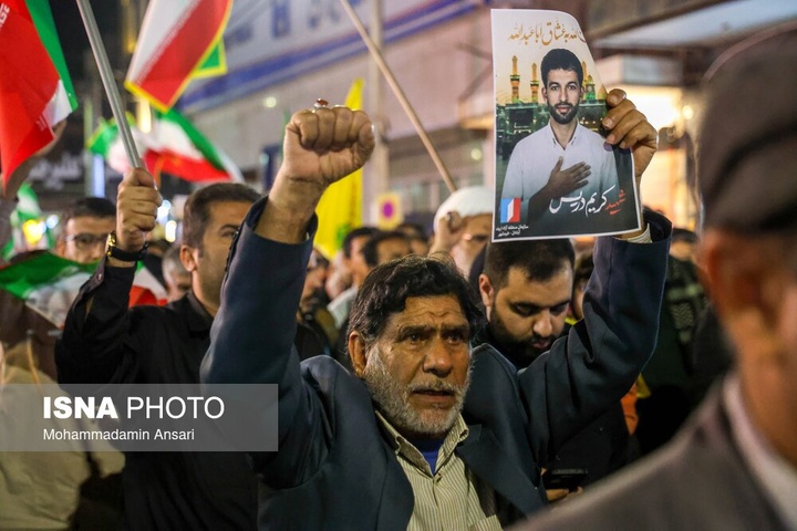 تجمع شبانه مردم در حمایت از مدافعان وطن - آبادان