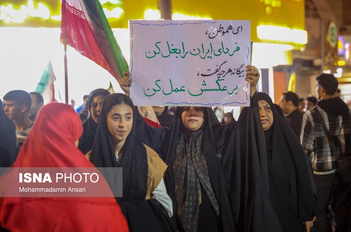 تجمع شبانه مردم در حمایت از مدافعان وطن - آبادان