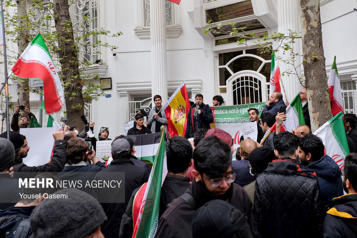 تجمع دانشجویی و مردمی به پاس مواضع دولت اسپانیا در حمایت از ایران