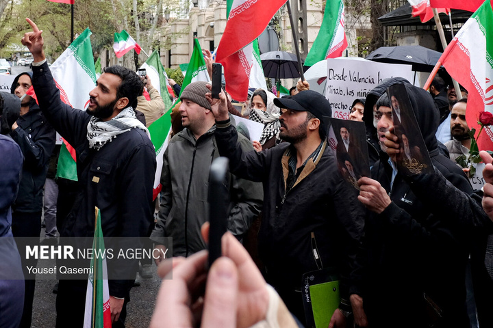 تجمع دانشجویی و مردمی به پاس مواضع دولت اسپانیا در حمایت از ایران