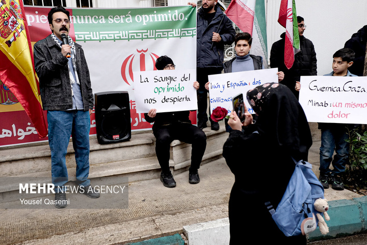تجمع دانشجویی و مردمی به پاس مواضع دولت اسپانیا در حمایت از ایران