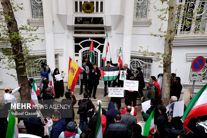 تجمع دانشجویی و مردمی به پاس مواضع دولت اسپانیا در حمایت از ایران