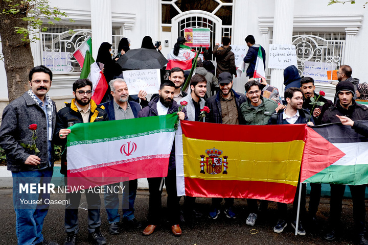 تجمع دانشجویی و مردمی به پاس مواضع دولت اسپانیا در حمایت از ایران