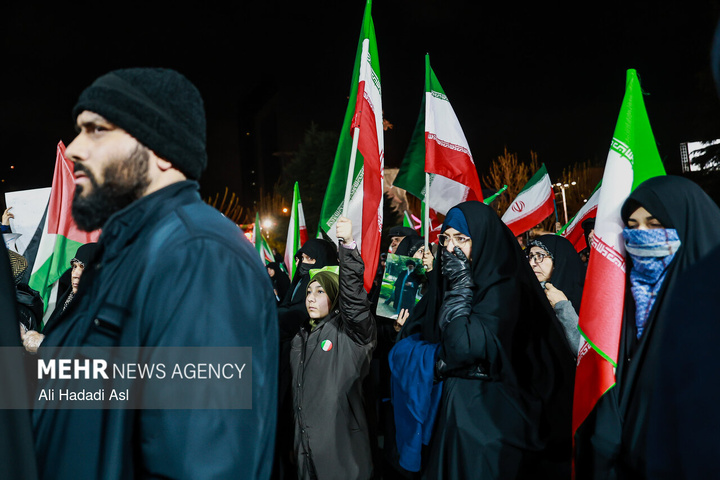 اجتماع حمایت از رزمندگان در مقابله با دشمن آمریکایی - صهیونی