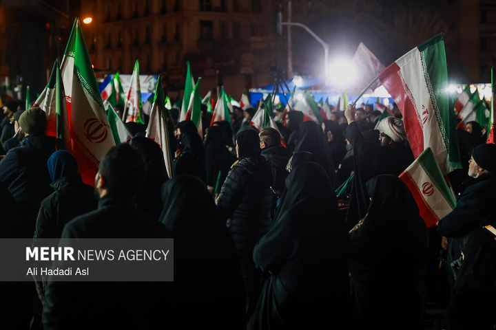 اجتماع حمایت از رزمندگان در مقابله با دشمن آمریکایی - صهیونی