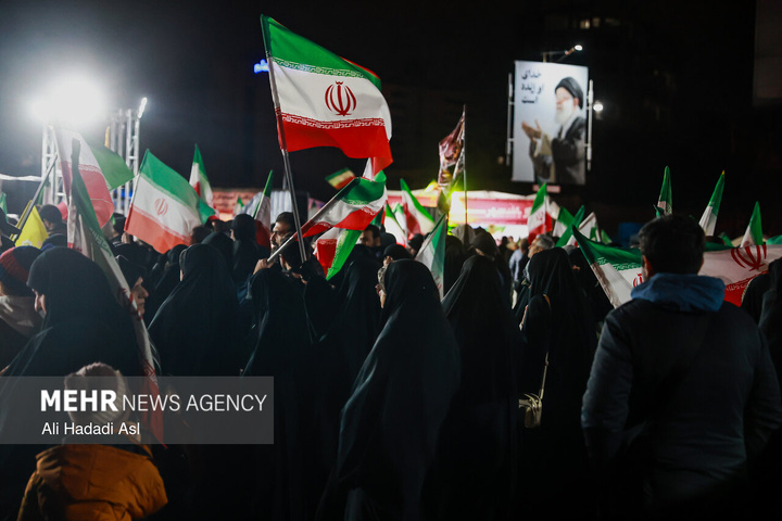 اجتماع حمایت از رزمندگان در مقابله با دشمن آمریکایی - صهیونی