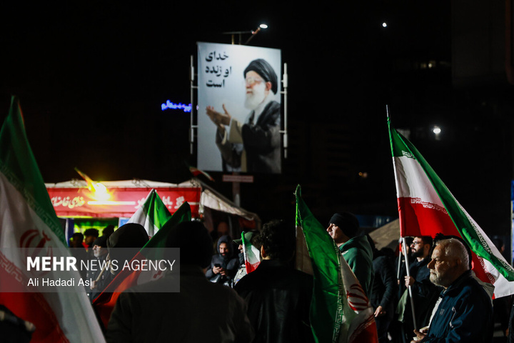 اجتماع حمایت از رزمندگان در مقابله با دشمن آمریکایی - صهیونی