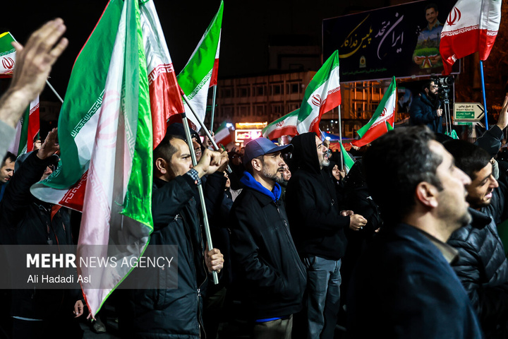 اجتماع حمایت از رزمندگان در مقابله با دشمن آمریکایی - صهیونی