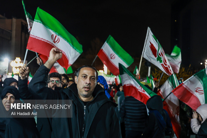 اجتماع حمایت از رزمندگان در مقابله با دشمن آمریکایی - صهیونی