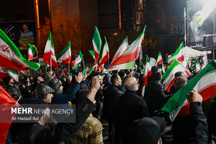 اجتماع حمایت از رزمندگان در مقابله با دشمن آمریکایی - صهیونی