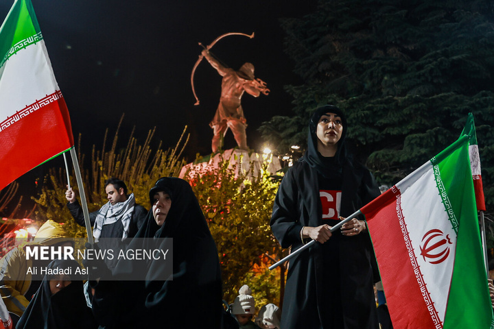 اجتماع حمایت از رزمندگان در مقابله با دشمن آمریکایی - صهیونی