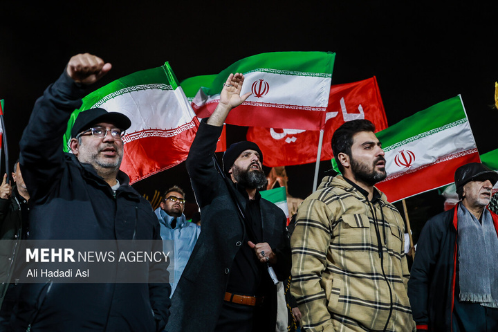 اجتماع حمایت از رزمندگان در مقابله با دشمن آمریکایی - صهیونی