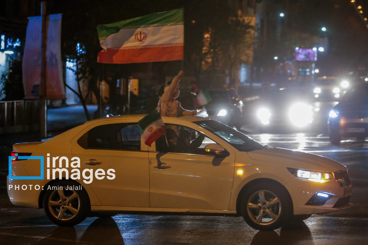 سوگواری برای رهبر شهید و بیعت با رهبر جدید در چهار راه ولی عصر (عج)