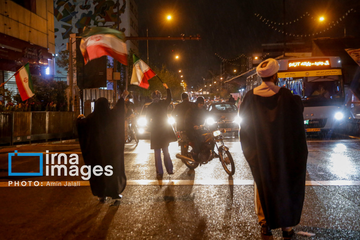 سوگواری برای رهبر شهید و بیعت با رهبر جدید در چهار راه ولی عصر (عج)