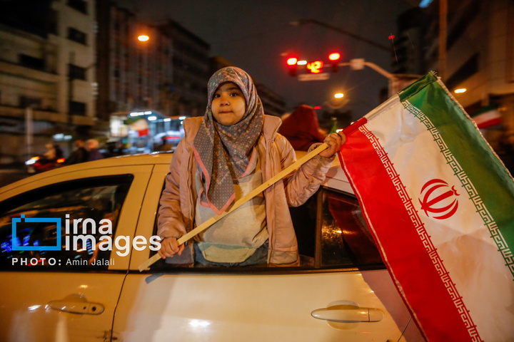 سوگواری برای رهبر شهید و بیعت با رهبر جدید در چهار راه ولی عصر (عج)