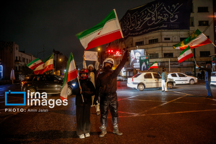 سوگواری برای رهبر شهید و بیعت با رهبر جدید در چهار راه ولی عصر (عج)