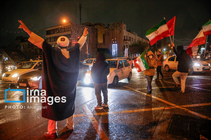 سوگواری برای رهبر شهید و بیعت با رهبر جدید در چهار راه ولی عصر (عج)