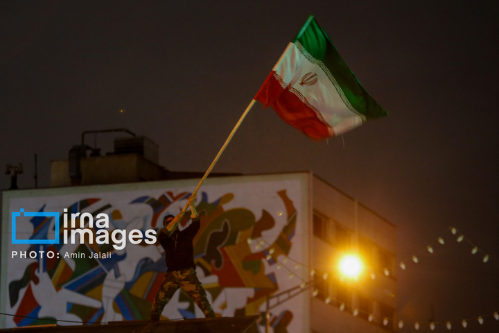 سوگواری برای رهبر شهید و بیعت با رهبر جدید در چهار راه ولی عصر (عج)